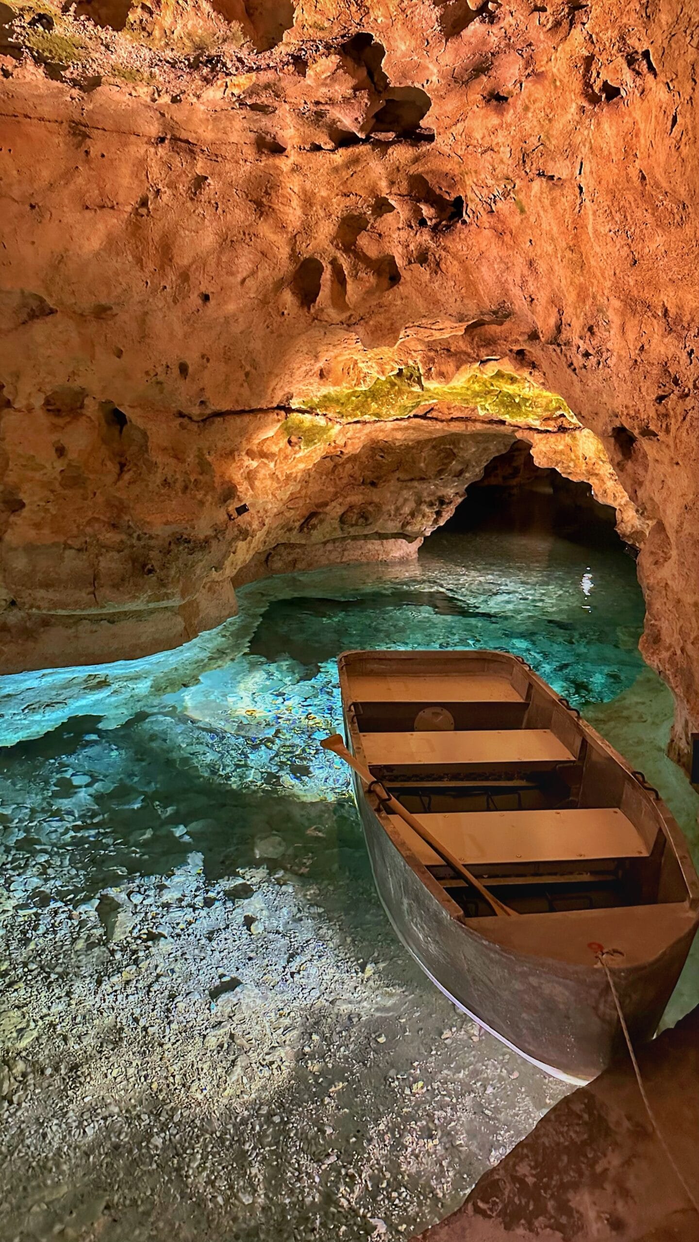 Zaveslaj po špiljskom jezeru Slika objave